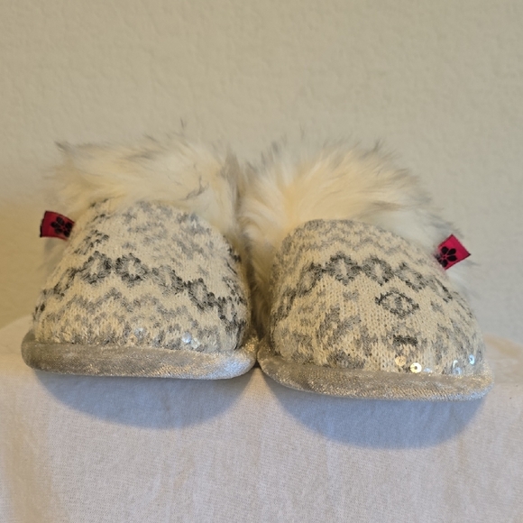 Foot Petals Gray and White Women's Slippers. Size 7-8 Like New - Picture 4 of 16